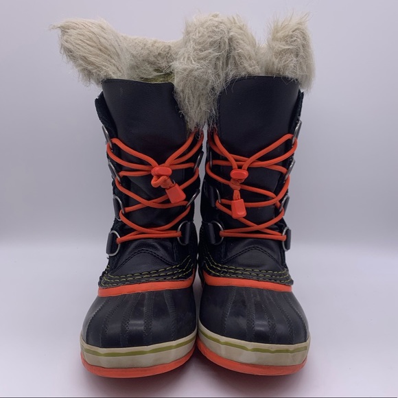 Sorel boots - Picture 2 of 8